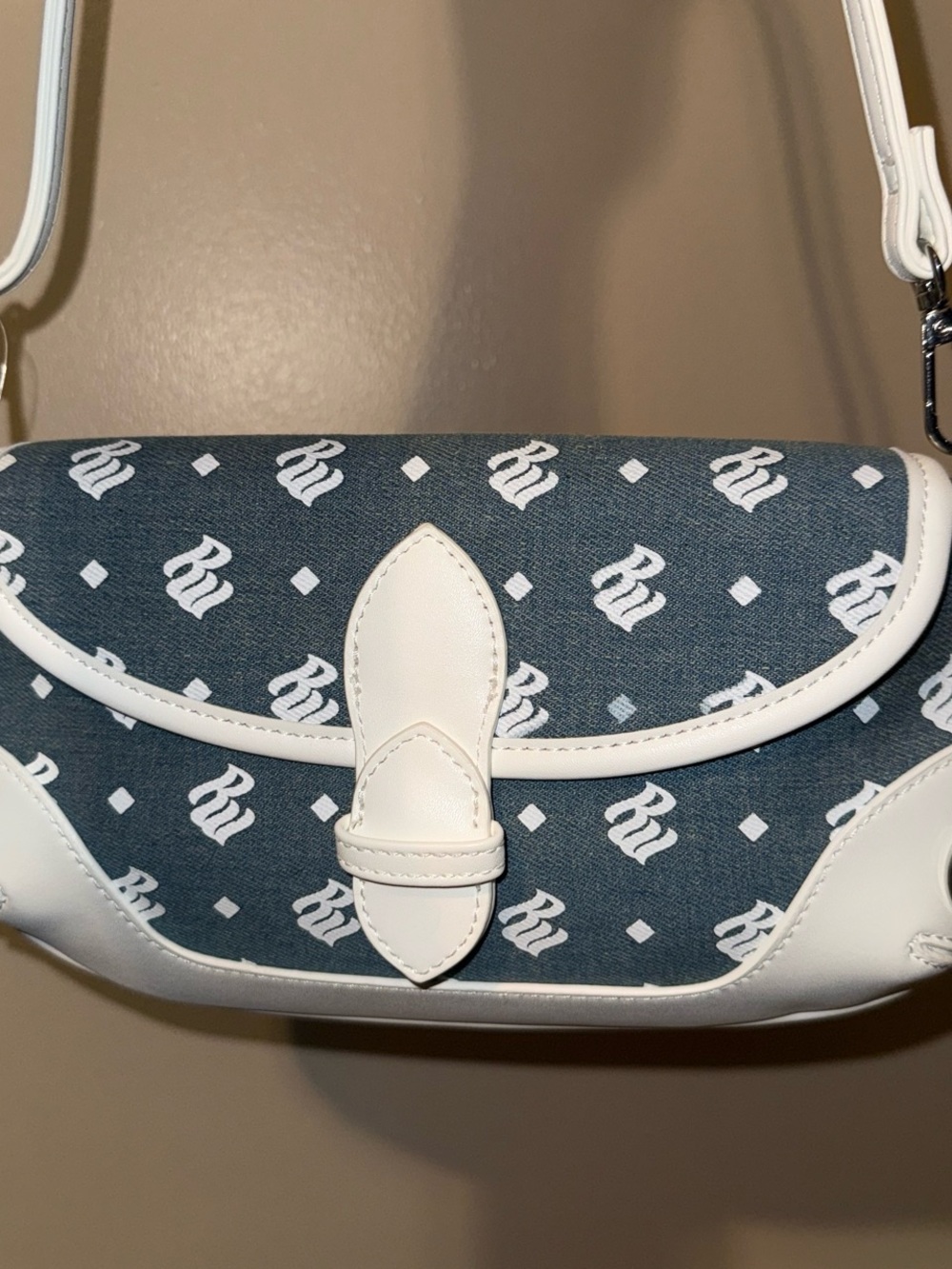 Rocawear white and blue logo shoulder bag /crossbody with Rocawear charm #throwb